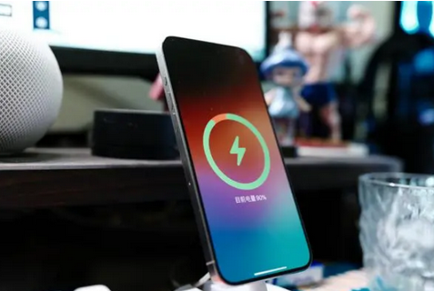 尼勒克苹果15换屏服务分享用什么充电器给iPhone15充电更好 