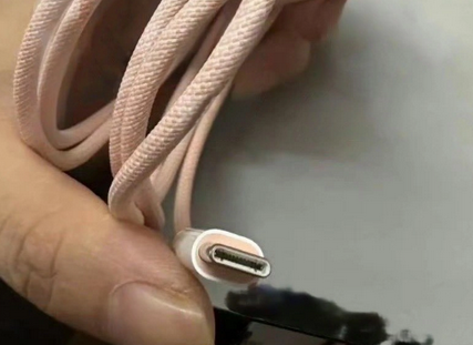 尼勒克苹果15维修店分享iPhone15USB-C数据线长啥样